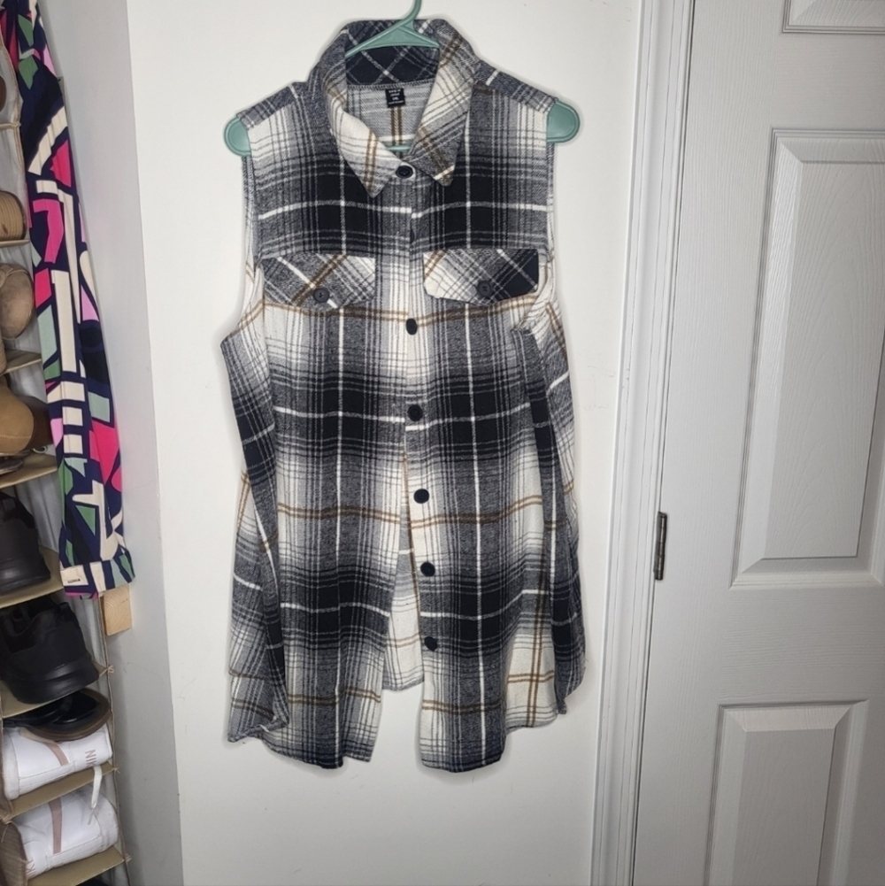 SHEIN Plaid flannelSleeveless Button-Up Shirt